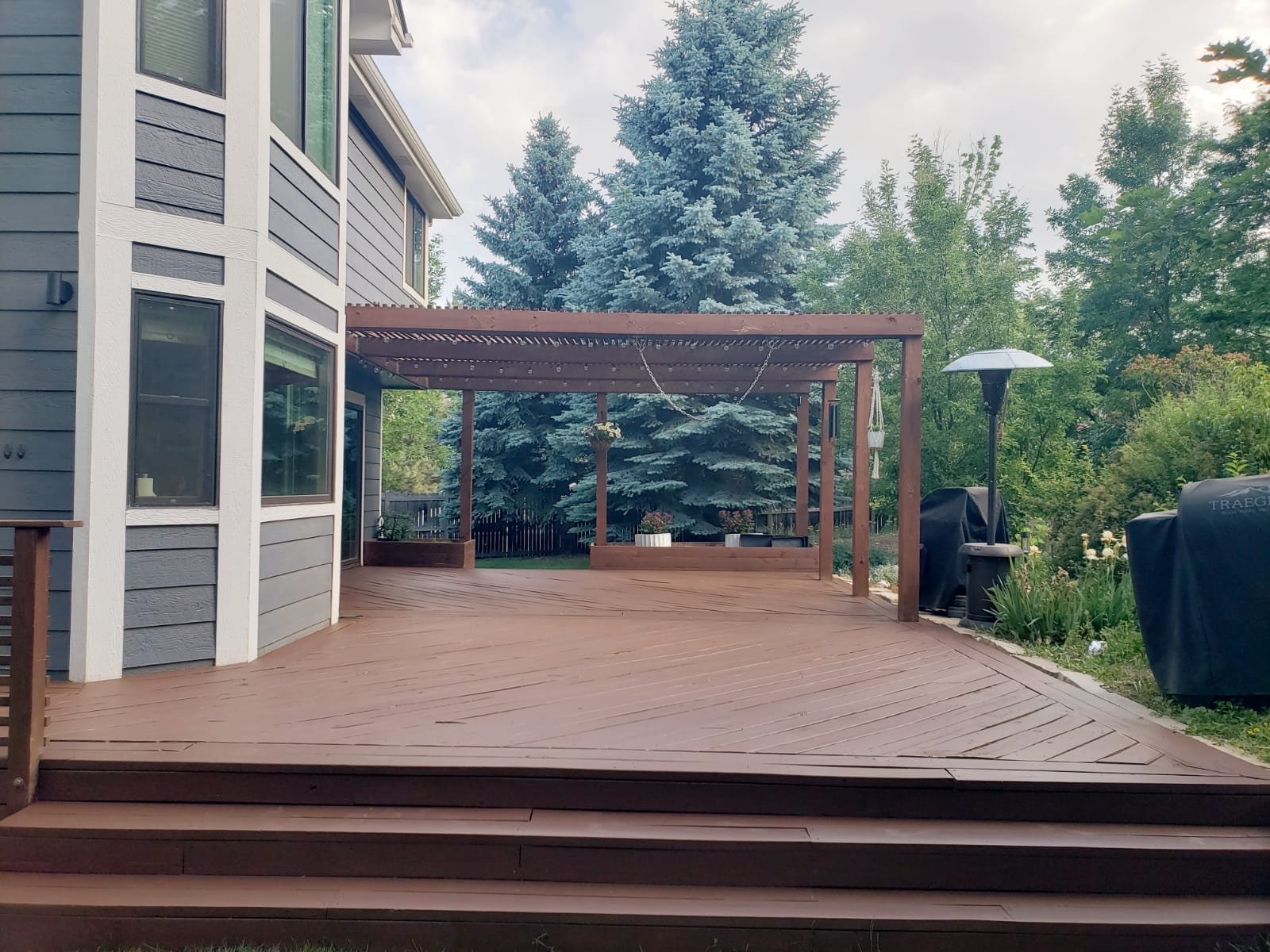 Stained deck and matching pergola in a Colorado backyard